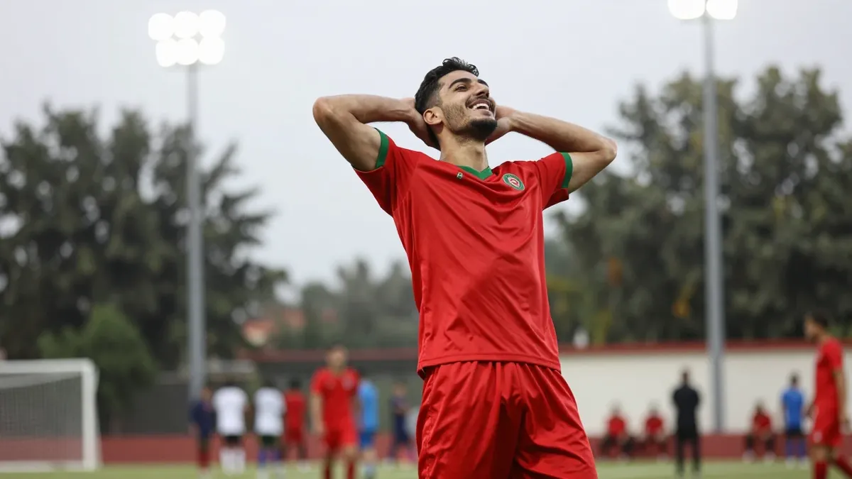 افتتح منتخب المغرب لكرة الصالات مشواره في كأس أمم أفريقيا 2026 بفوز كبير 4-0 على الجزائر، حيث سجل يونس جواد ثلاثة أهداف،...